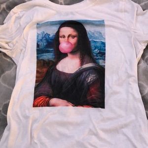 White graphic T-shirt small